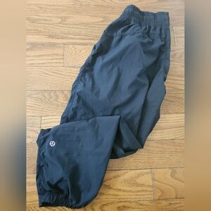 Lululemon black capris unlined sz 8